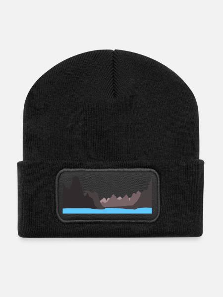 geheimnisvolle Landschaft mit Berge und See - Recycelte Patch Beanie - Schwarz