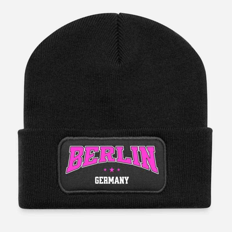 Berlin College Style Germany Schriftzug Pink - Recycelte Patch Beanie - Schwarz