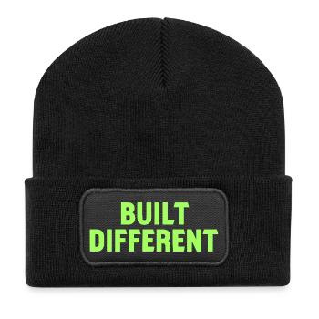 Built Different Neon Tee - Recycelte Patch Beanie - Schwarz - Vorne