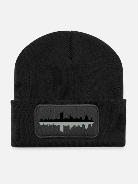 Skyline Leipzig Schatten - Recycelte Patch Beanie - Schwarz