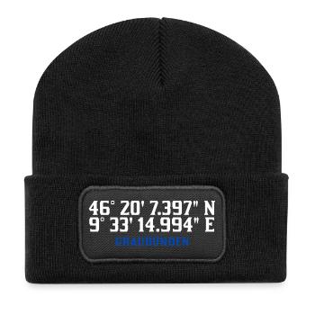 Graubünden Koordinaten Karte - Recycelte Patch Beanie - Schwarz - Vorne