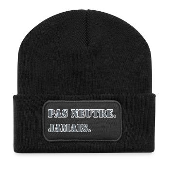 NICHT NEUTRAL. NIEMALS. - Recycelte Patch Beanie - Schwarz - Vorne
