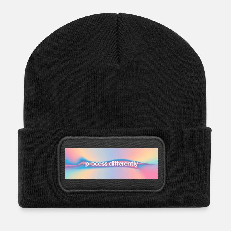 Je traite différemment - Beanie recyclé à patch - noir