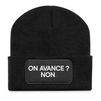 Wir machen weiter, ohne Humor und Treffen im Büro - Recycelte Patch Beanie - Schwarz - Vorne