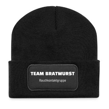 Team Bratwurst. Rauchkontaktgruppe. – Pegelfest. - Recycelte Patch Beanie - Schwarz - Vorne