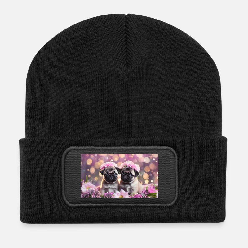Süße Hundebabys mit Blumenkränzen - Recycelte Patch Beanie - Schwarz