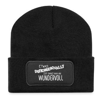 Etwas duchgeknallt ist ganz nah an wundervoll. - Recycelte Patch Beanie - Schwarz - Vorne