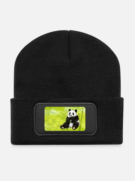 Niedlicher Panda Bär mit Bambus im Bambuswald - Recycelte Patch Beanie - Schwarz