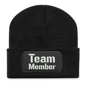 Teammitglied Typo Kollektion - Recycelte Patch Beanie - Schwarz - Vorne