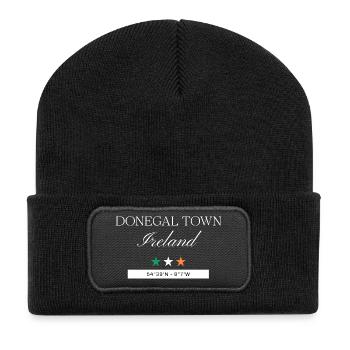 Donegal Irland Souvenir – Reise minimalistisch - Recycelte Patch Beanie - Schwarz - Vorne