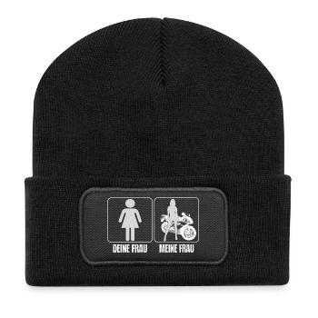 Motorrad - Meine Frau - T-Shirt - Recycelte Patch Beanie - Schwarz - Vorne