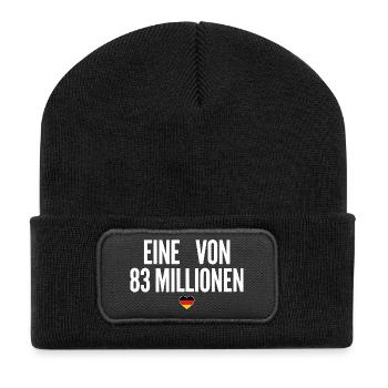 Eine von 83 Millionen - Recycelte Patch Beanie - Schwarz - Vorne
