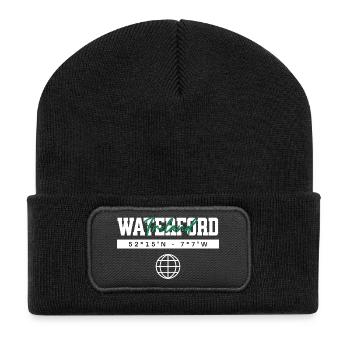 Waterford Irland Koordinaten Reise Souvenir - Recycelte Patch Beanie - Schwarz - Vorne