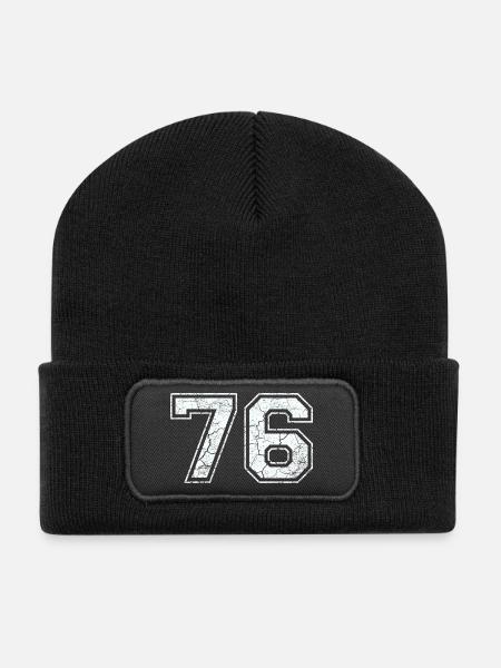 76 in weiß im Vintage-Look - Recycelte Patch Beanie - Schwarz