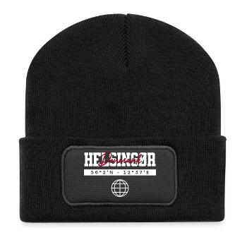 Helsingør Dänemark Koordinaten Reise Souvenir - Recycelte Patch Beanie - Schwarz - Vorne