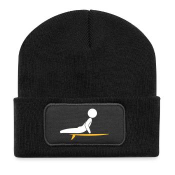 Un surfeur avec sa planche de surf - Beanie recyclé à patch - noir - Devant