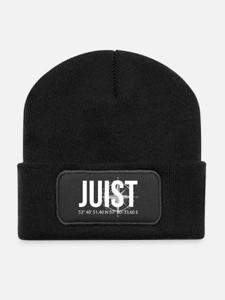 Koordinaten Juist - Recycelte Patch Beanie - Schwarz