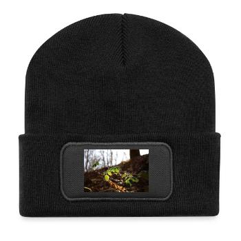 Blätter im Sonnenschein - Recycelte Patch Beanie - Schwarz - Vorne