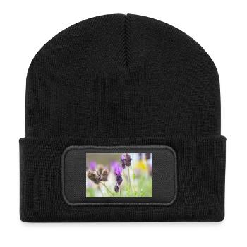 Zarter Lavendel in voller Blüte - Recycelte Patch Beanie - Schwarz - Vorne