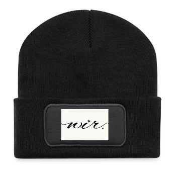 wir. – modernes Liebesstatement Shirt - Recycelte Patch Beanie - Schwarz - Vorne