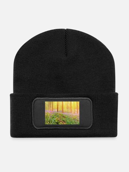 Lumière de la forêt de jacinthes bleues baignée de soleil - Beanie recyclé à patch - noir