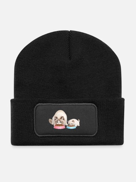 Mama Ragdoll-Katze frisst zusammen mit ihrem Kätzchen - Recycelte Patch Beanie - Schwarz