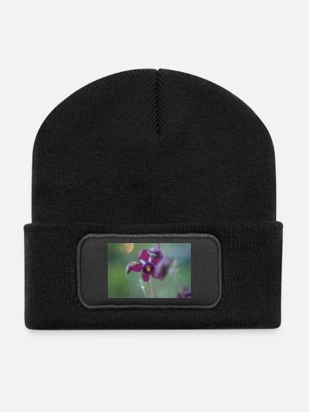 Mirela, Midnight Columbine - Recycelte Patch Beanie - Schwarz