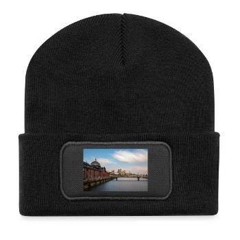 Historic fish auction hall in Hamburg - Recycled Patch Beanie - black - Front
