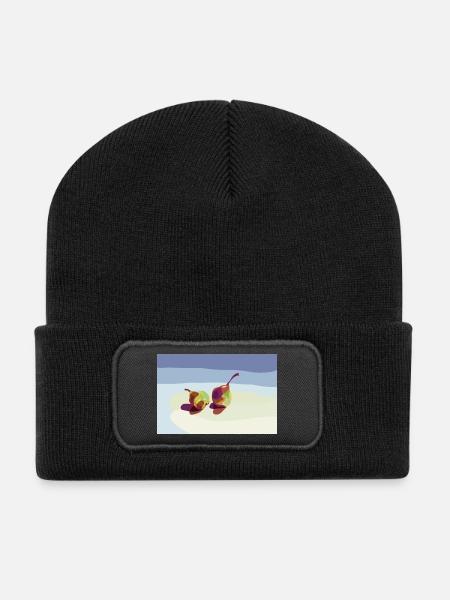 Bunte Birnen auf einer Strandlandschaft - Recycelte Patch Beanie - Schwarz
