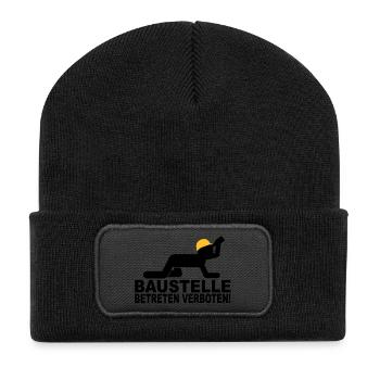baustelle betreten verboten - Recycelte Patch Beanie - Schwarz - Vorne