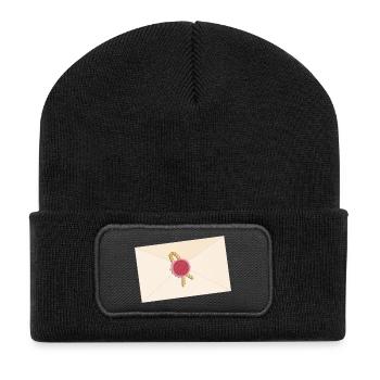 geschlossener Briefumschlag mit Siegel - Recycelte Patch Beanie - Schwarz - Vorne