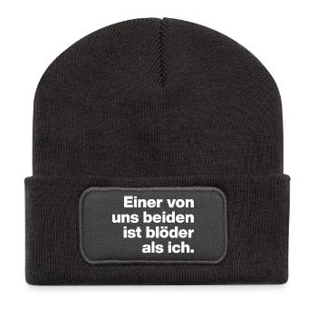 EINER VON UNS IST BLÖDER ALS ICH. SARKASMUS, FRECH - Recycelte Patch Beanie - Dunkelgrau - Vorne
