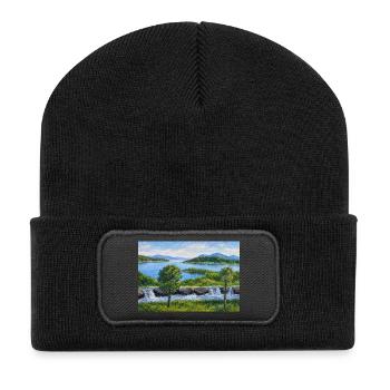 Flusslandschaft mit Wasserfall - Recycelte Patch Beanie - Schwarz - Vorne