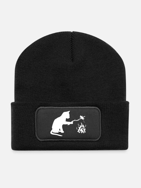 Katze beim Grillen, Campen, BBQ - Recycelte Patch Beanie - Schwarz