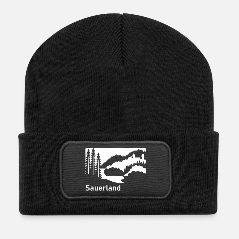 Sauerland Silhouette Landschaft Autobahnschild - Recycelte Patch Beanie - Schwarz