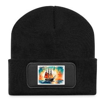 Rotes Segelschiff im Sonnenuntergang - Recycelte Patch Beanie - Schwarz - Vorne