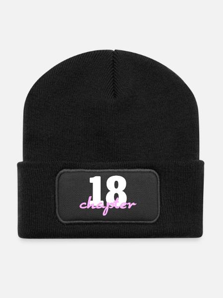 Chapter 18 - 18. Geburtstag Poster & Design - Recycelte Patch Beanie - Schwarz