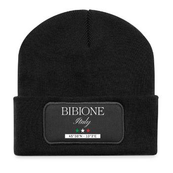 Bibione Italien Souvenir – Reise minimalistisch - Recycelte Patch Beanie - Schwarz - Vorne