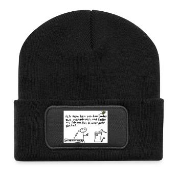 Druckerreparatur mit Kaffeewitz - Recycelte Patch Beanie - Schwarz - Vorne
