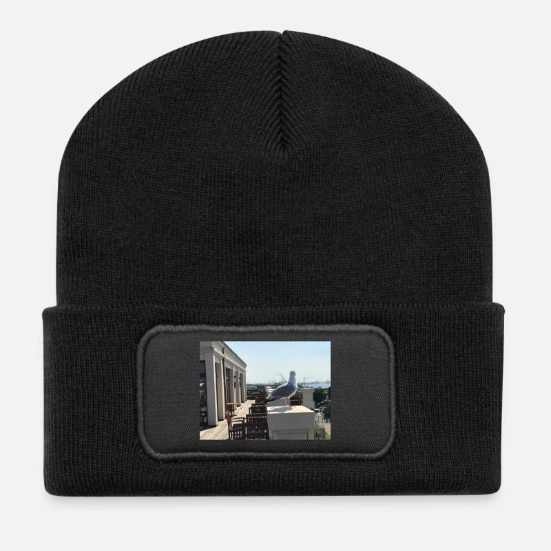 Möwenblick am Hafen Dachterrasse - Recycelte Patch Beanie - Schwarz