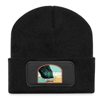 Illustration de la Plage d'Adraga, Sintra Portugal - Beanie recyclé à patch - noir - Devant