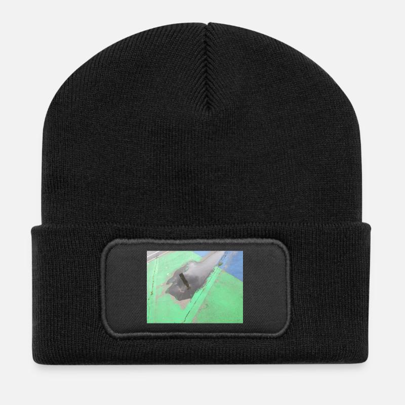 CSD Berlin (gespiegelte Siegessäule in der Pfütze) - Recycelte Patch Beanie - Schwarz