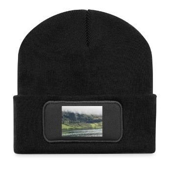 Paysage de montagne mystique au bord du lac - Beanie recyclé à patch - noir - Devant