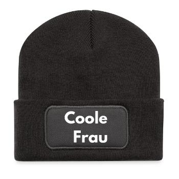 So sieht ein coole Frau aus - Recycelte Patch Beanie - Dunkelgrau - Vorne