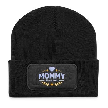 Mama seit 2025 – Proud Mom Design - Recycelte Patch Beanie - Schwarz - Vorne