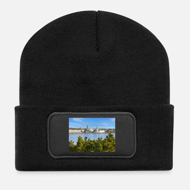 Reykjavik Waterfront - Recycelte Patch Beanie - Schwarz