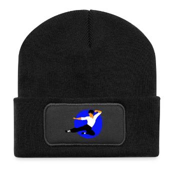 Karate-Flugtritt im blauen Kreis - Recycelte Patch Beanie - Schwarz - Vorne