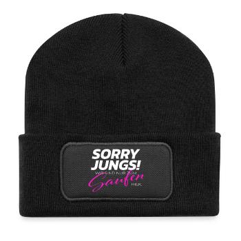 Sorry Jungs! Wir sind nur zum Saufen hier. - Recycelte Patch Beanie - Schwarz - Vorne