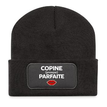 Perfekte Freundin, Humor, Geschenkidee, Frau - Recycelte Patch Beanie - Dunkelgrau - Vorne