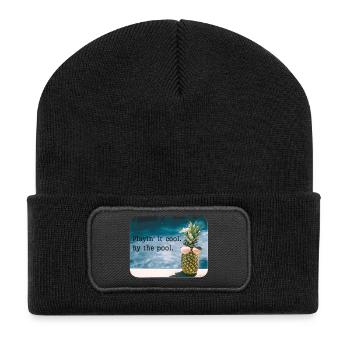 Ananas am Pool – Sommerhumor - Recycelte Patch Beanie - Schwarz - Vorne